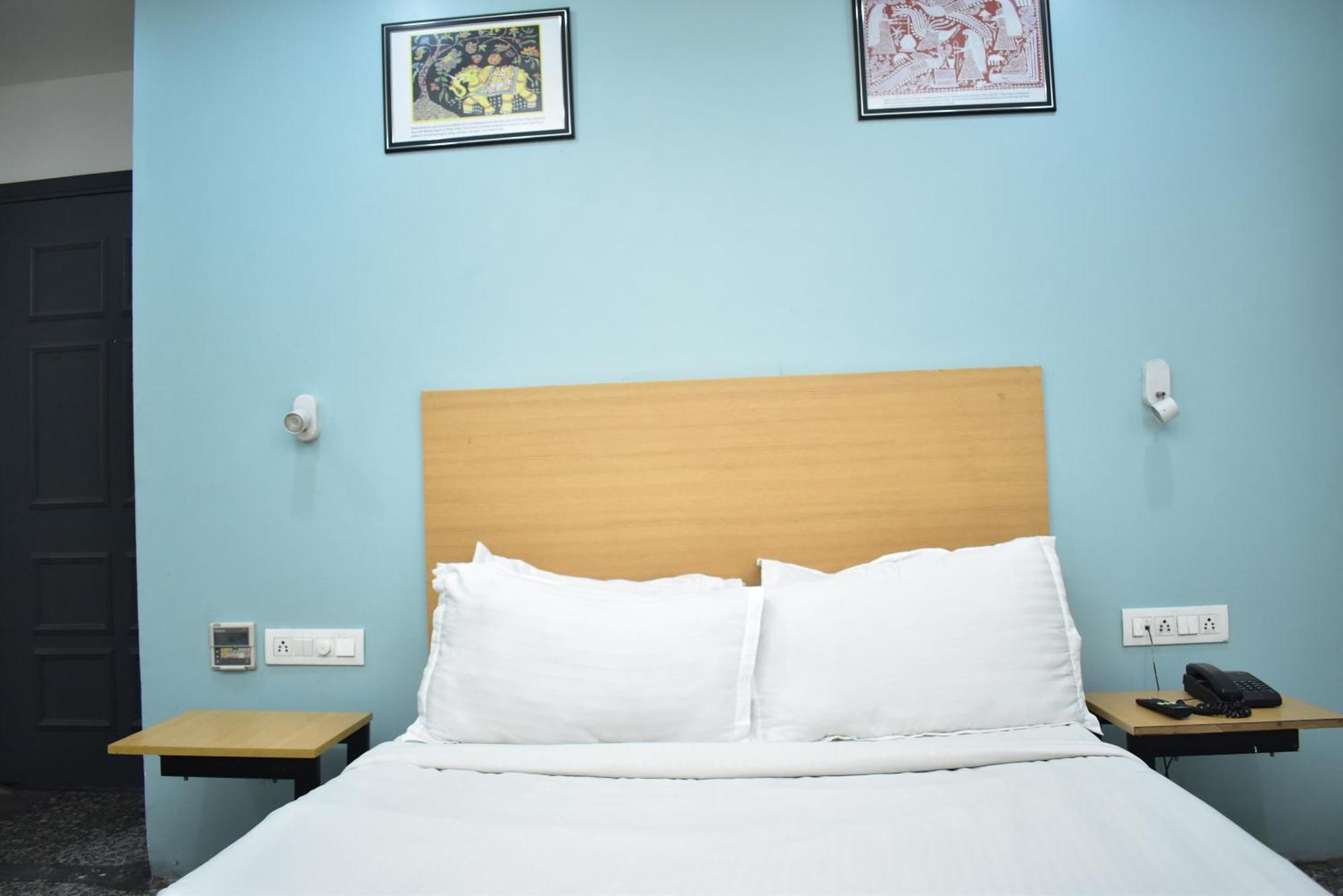 Hotel Golden Saffron By Qotel-Punjabi Bagh Neu-Delhi Exterior foto
