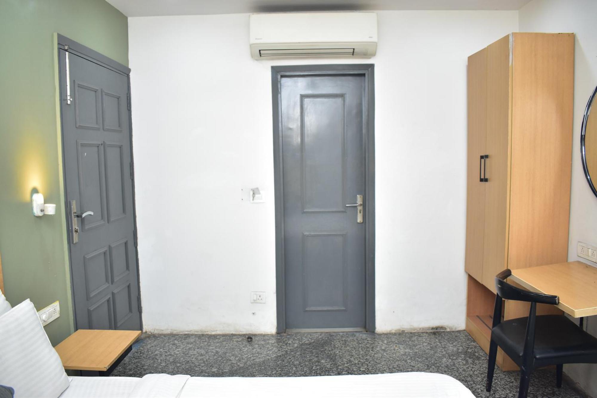 Hotel Golden Saffron By Qotel-Punjabi Bagh Neu-Delhi Exterior foto