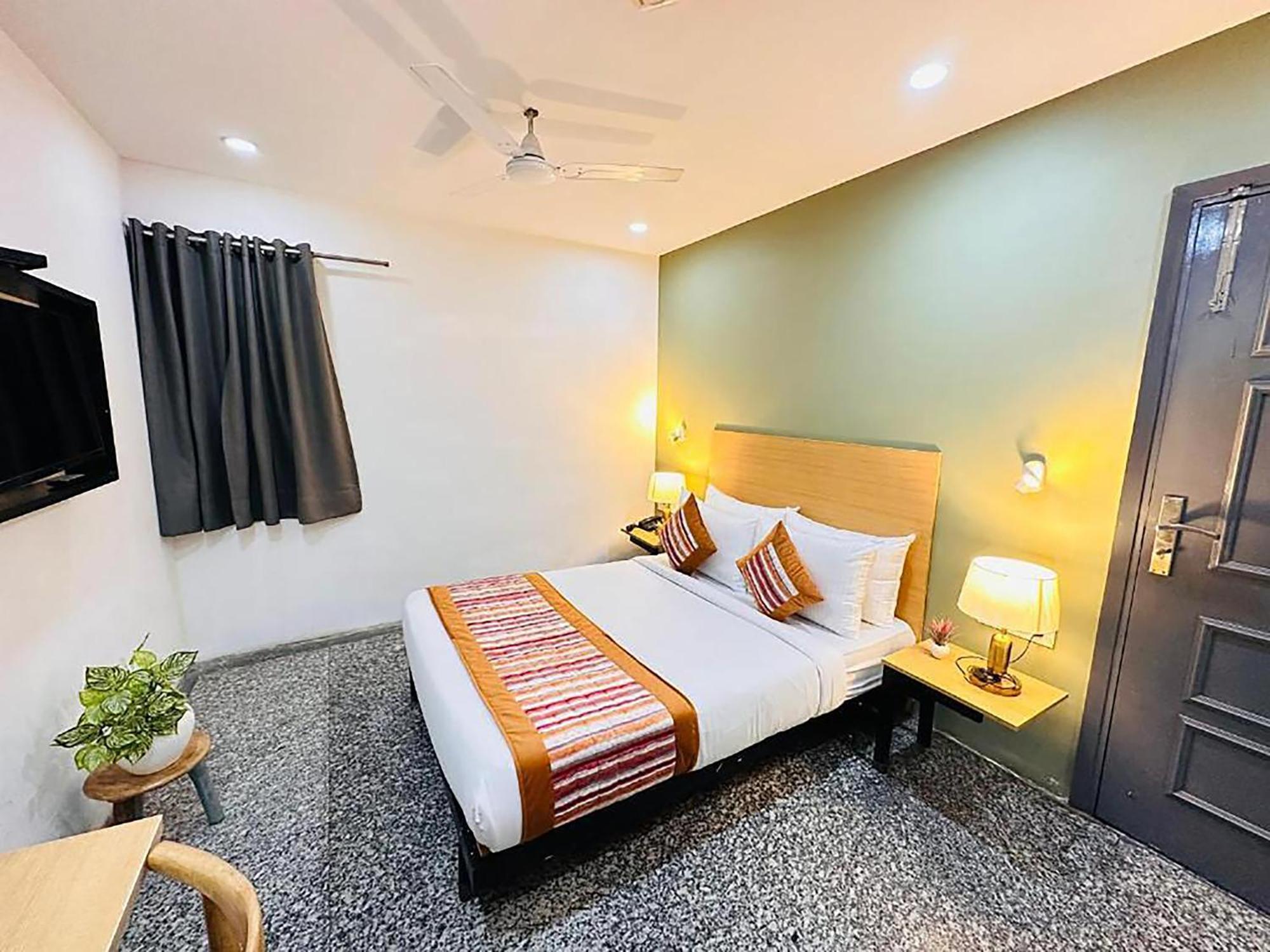 Hotel Golden Saffron By Qotel-Punjabi Bagh Neu-Delhi Exterior foto