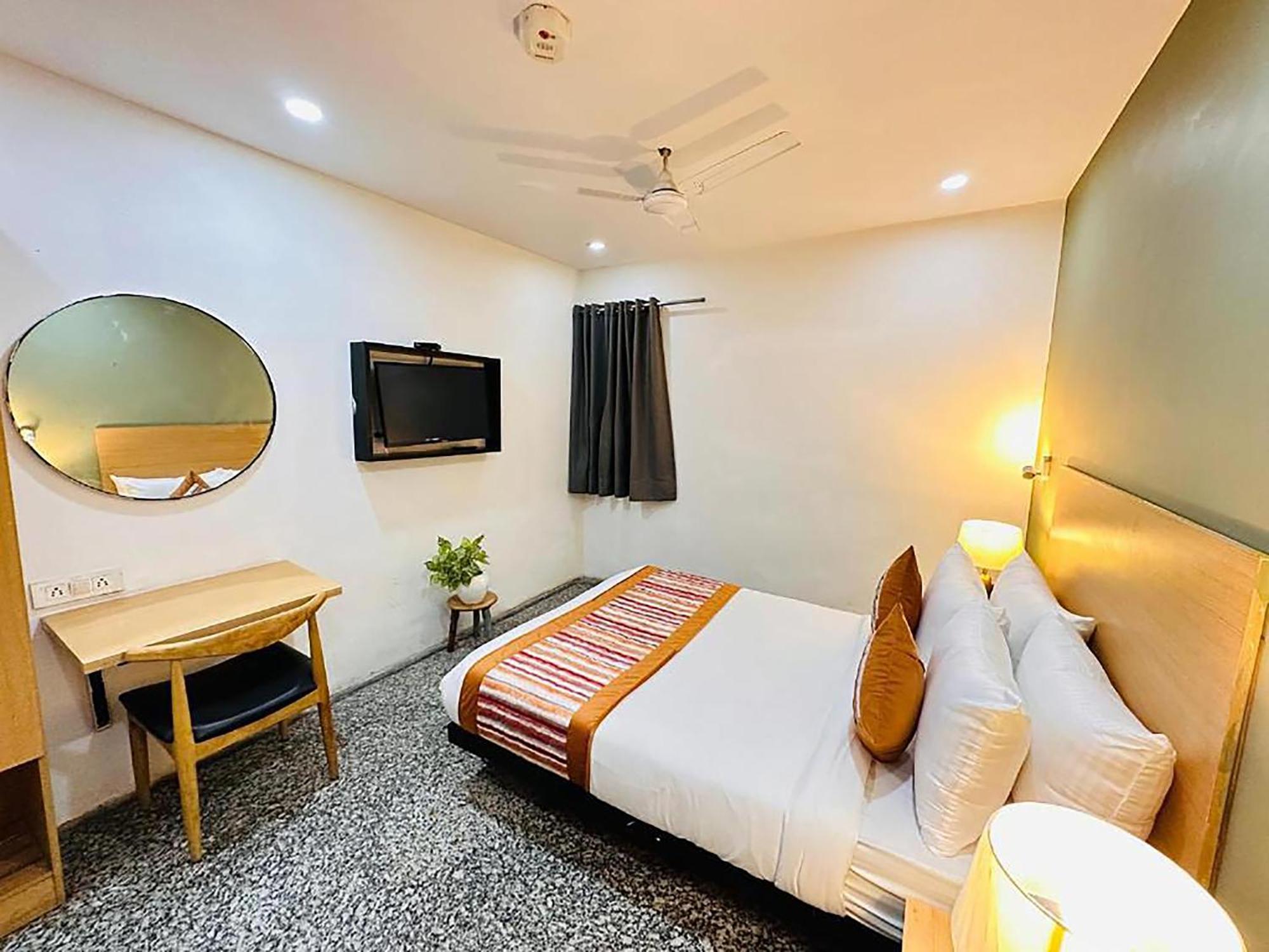 Hotel Golden Saffron By Qotel-Punjabi Bagh Neu-Delhi Exterior foto