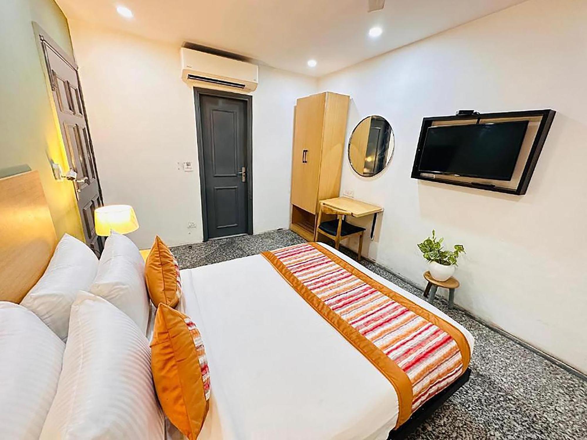 Hotel Golden Saffron By Qotel-Punjabi Bagh Neu-Delhi Exterior foto